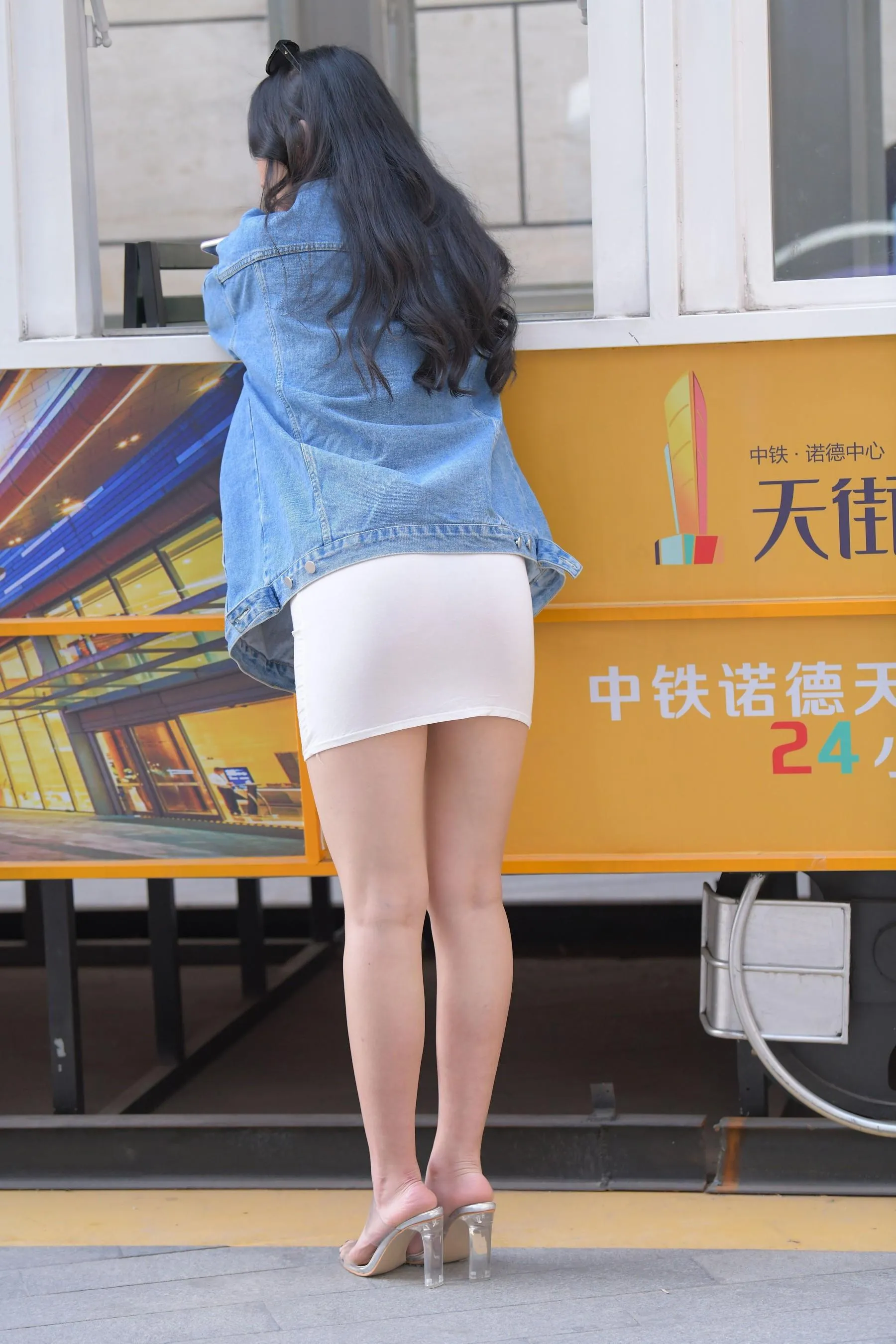 [魔镜街拍] NO.014 超性感白色包臀裙美女 [490P]插图6